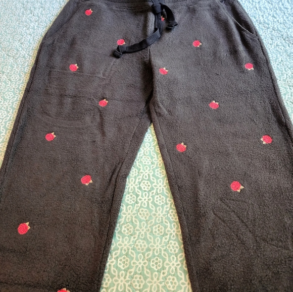 NWOT! VICTORIA'S SECRET Black Fleece Sweatshirt & Pants Set with Red Accents M/S - Picture 7 of 7